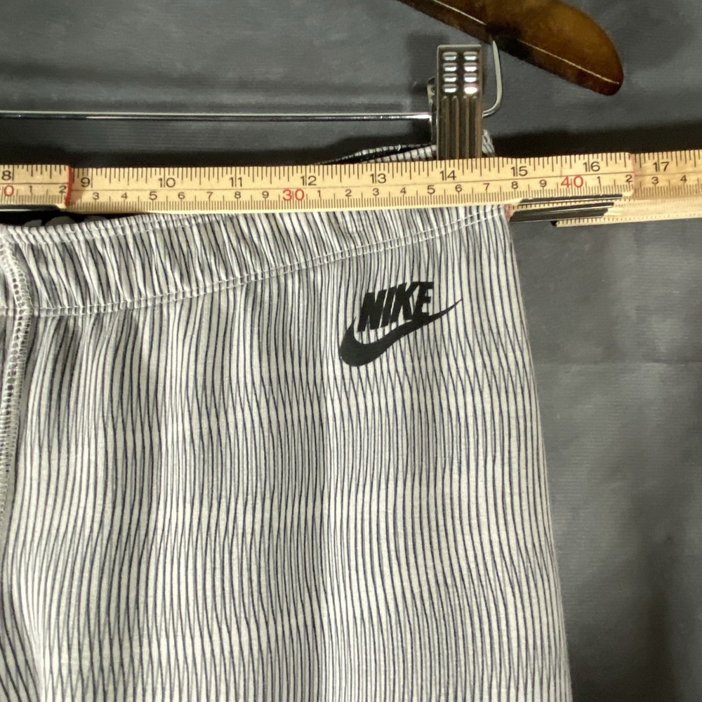 Nike Leggings Women sz L Swoosh Logo Stretch Athletic Gray Pattern - Picture 2 of 10